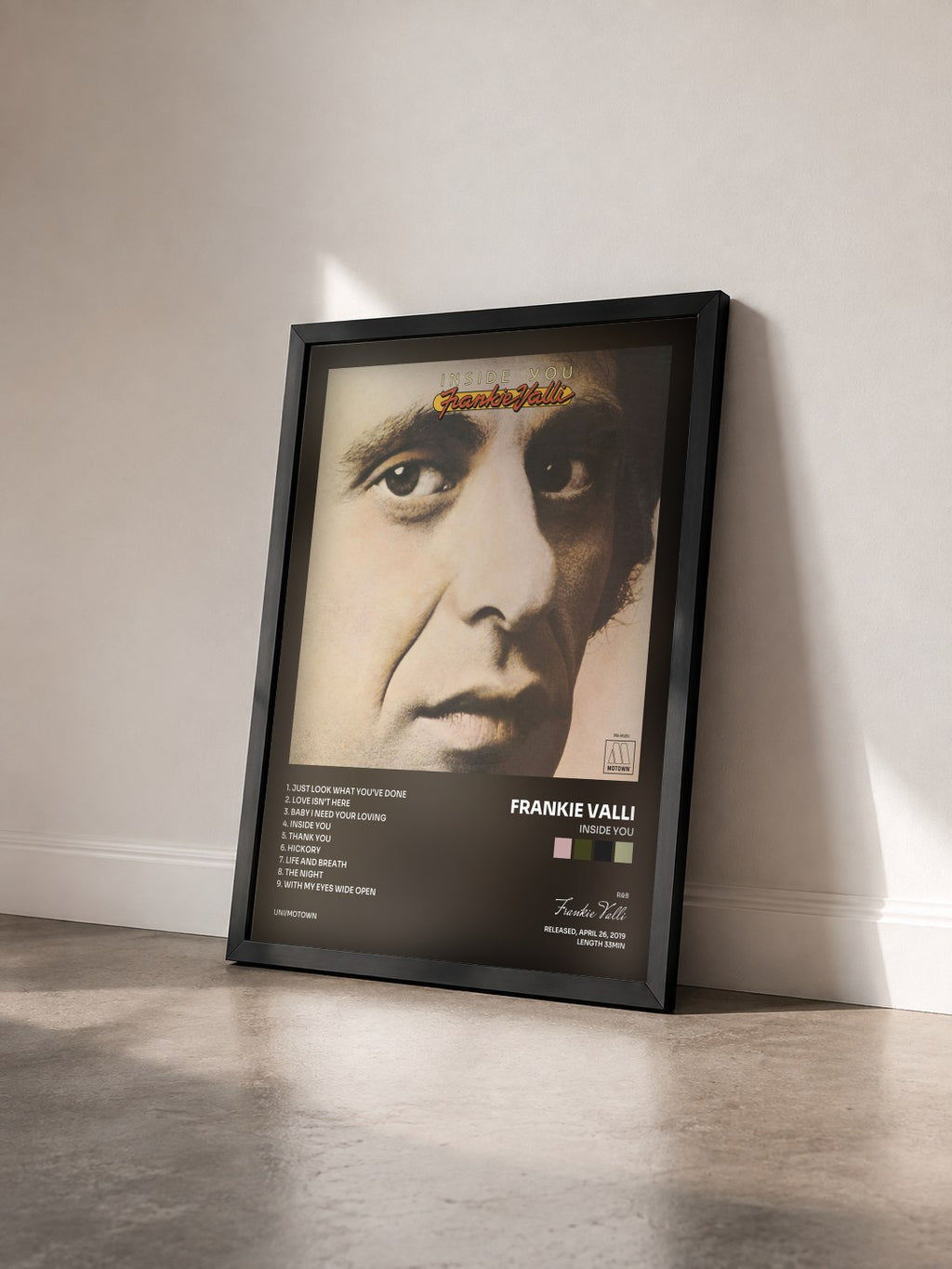 #noir Tableau de l'album Inside You de Frankie Valli vu de trois quarts, cadre noir