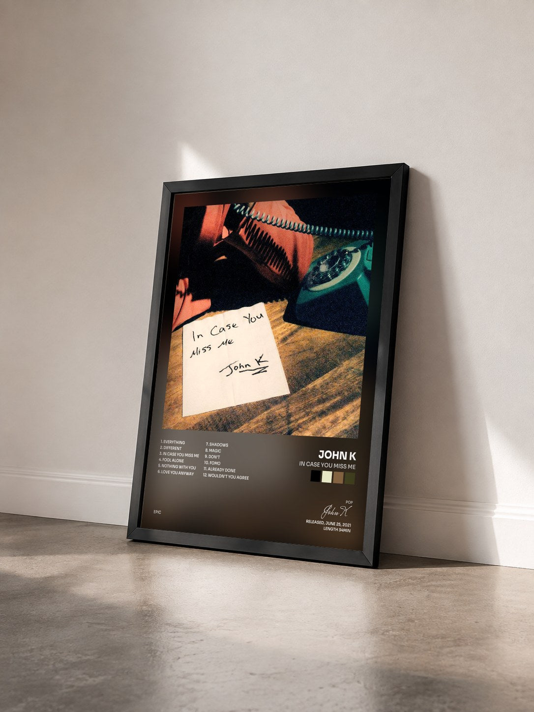 #noir Tableau de l'album in case you miss me de John K vu de trois quarts, cadre noir