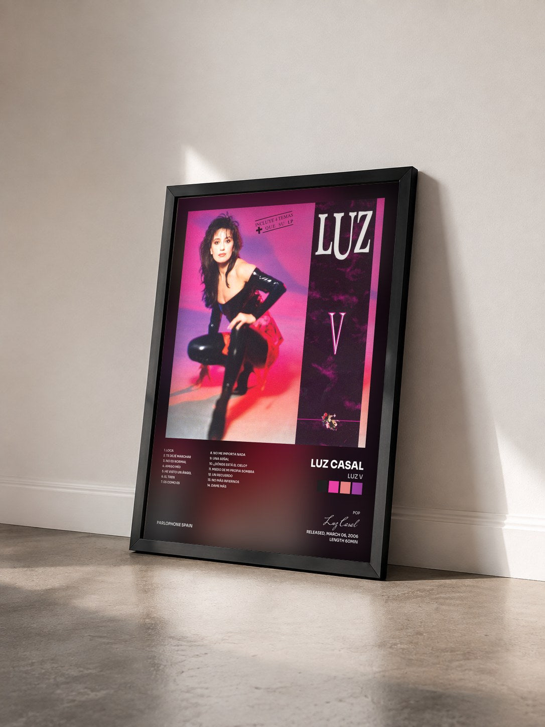 #noir Tableau de l'album Luz V de Luz Casal vu de trois quarts, cadre noir