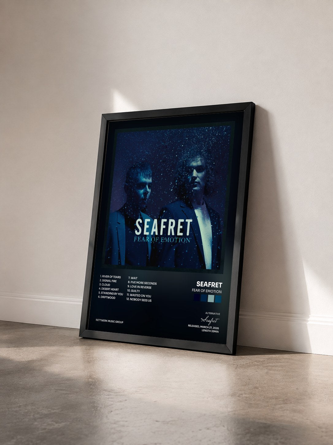 #noir Tableau de l'album Fear Of Emotion de Seafret vu de trois quarts, cadre noir