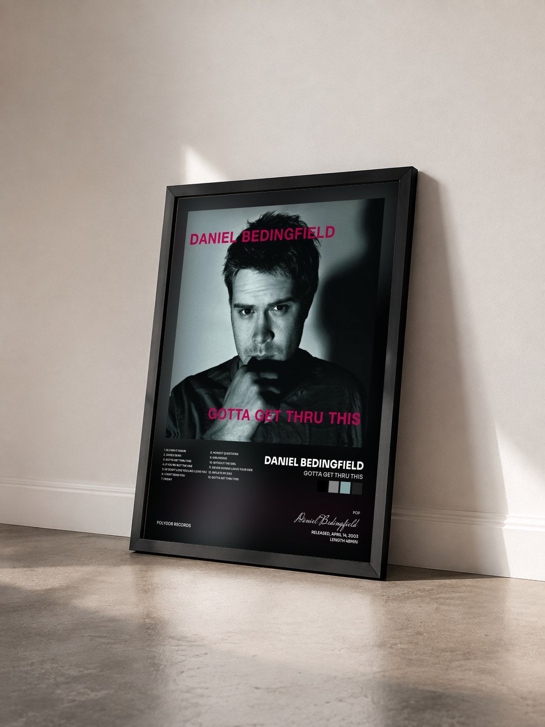 #noir Tableau de l'album Gotta Get Thru This de Daniel Bedingfield vu de trois quarts, cadre noir