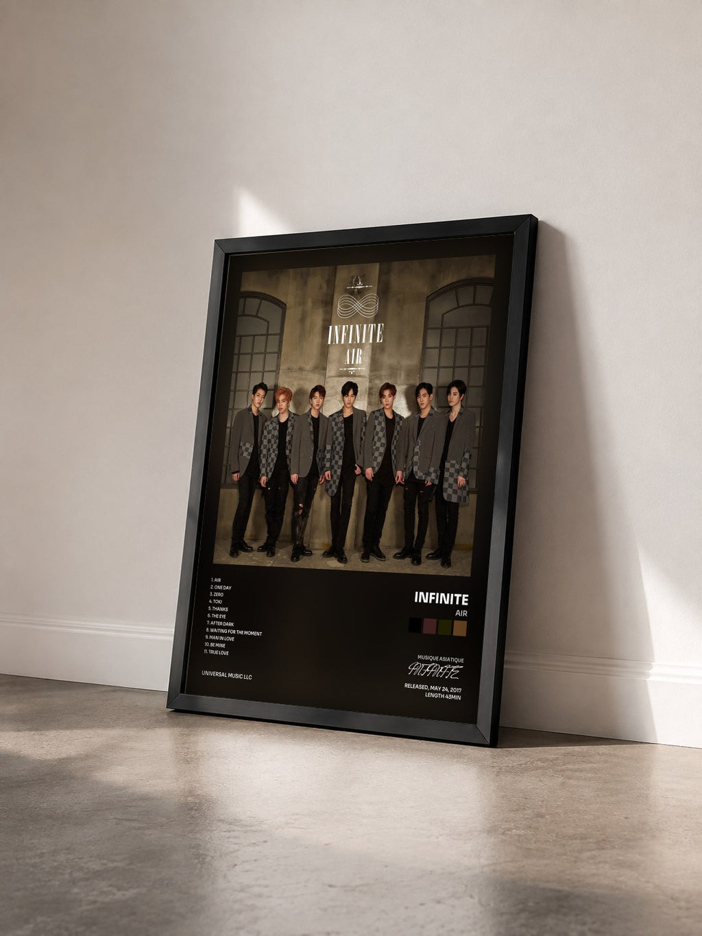 #noir Tableau de l'album Air de INFINITE vu de trois quarts, cadre noir