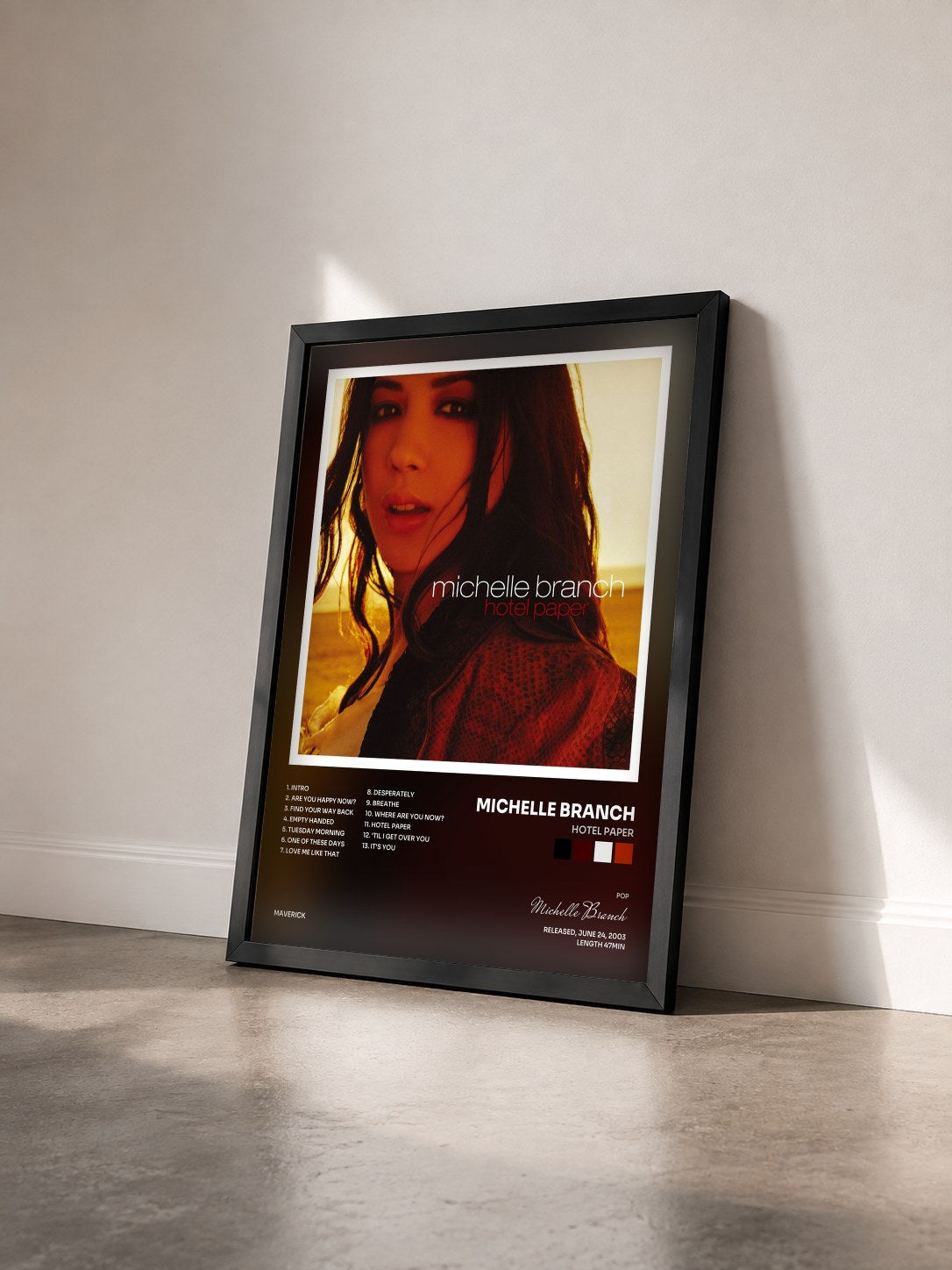#noir Tableau de l'album Hotel Paper de Michelle Branch vu de trois quarts, cadre noir