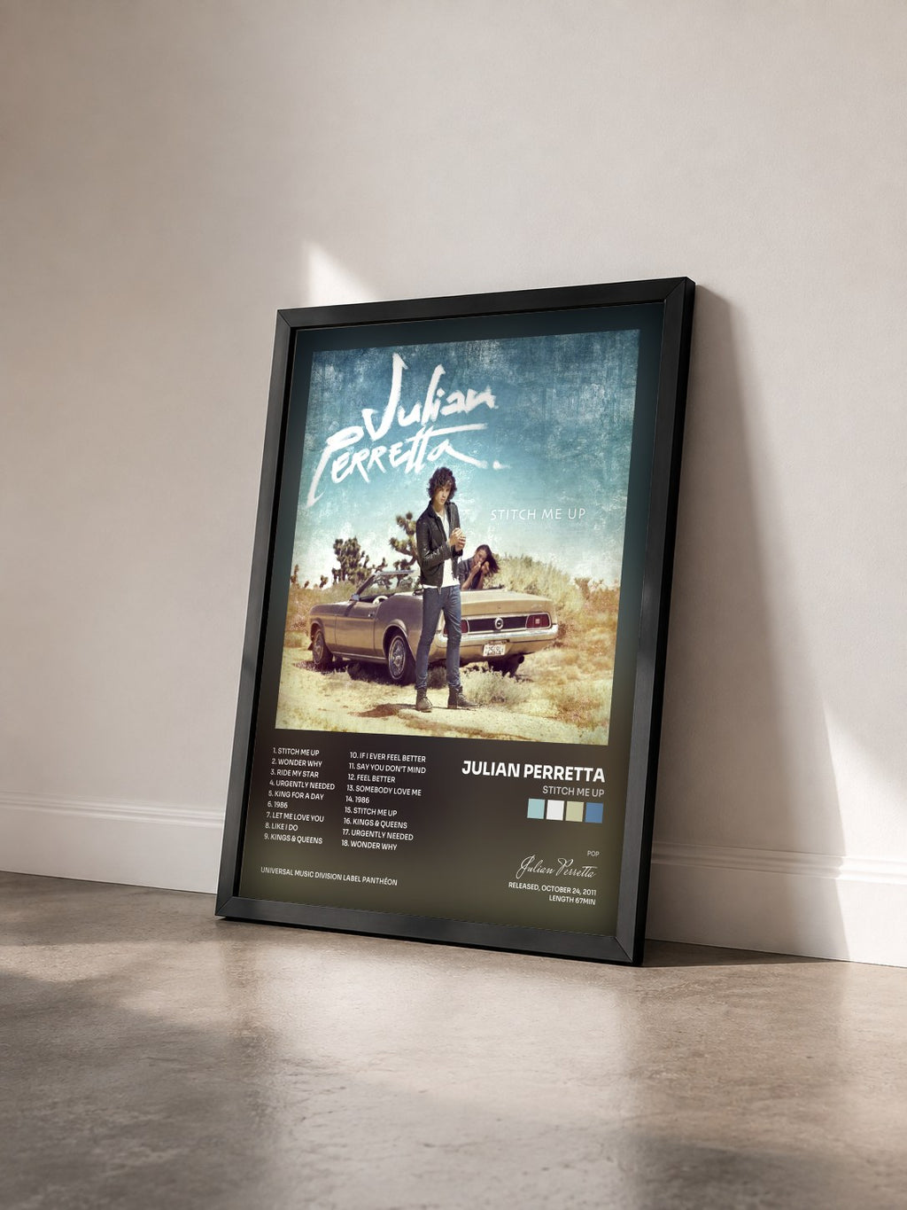#noir Tableau de l'album Stitch Me Up de Julian Perretta vu de trois quarts, cadre noir