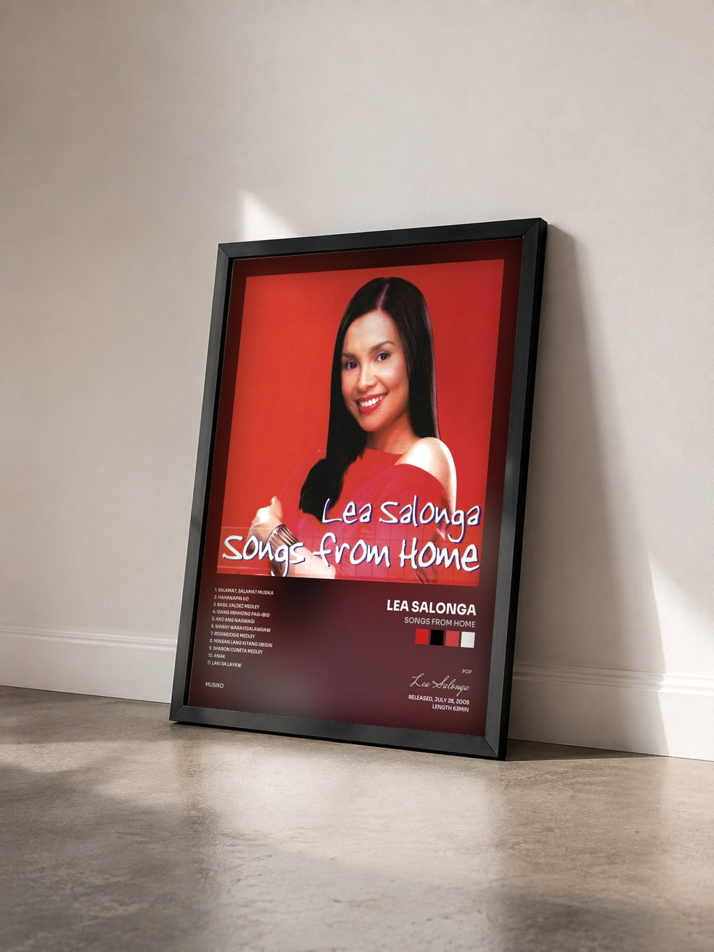 #noir Tableau de l'album Songs From Home de Lea Salonga vu de trois quarts, cadre noir