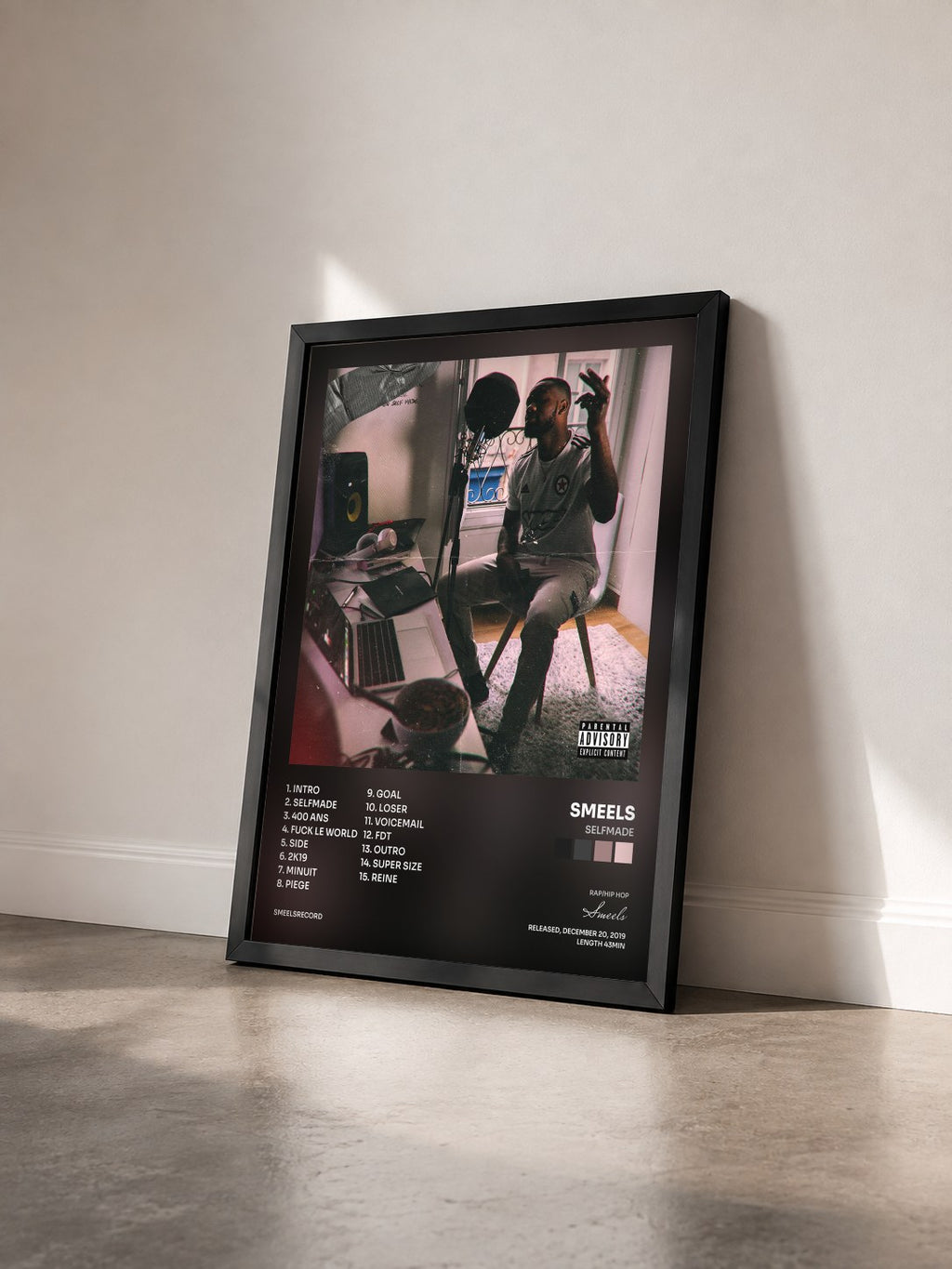 #noir Tableau de l'album Selfmade de Smeels vu de trois quarts, cadre noir