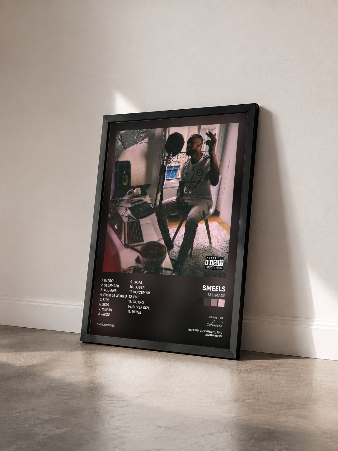 #noir Tableau de l'album Selfmade de Smeels vu de trois quarts, cadre noir