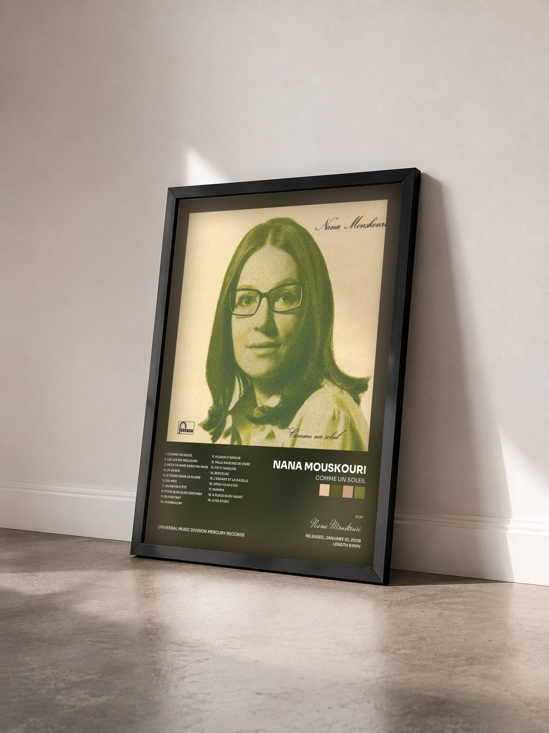 #noir Tableau de l'album Comme Un Soleil de Nana Mouskouri vu de trois quarts, cadre noir