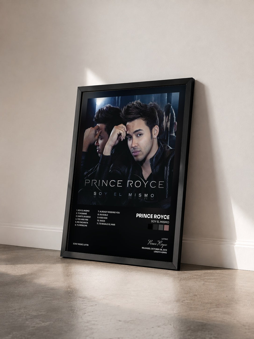 #noir Tableau de l'album Soy el Mismo de Prince Royce vu de trois quarts, cadre noir