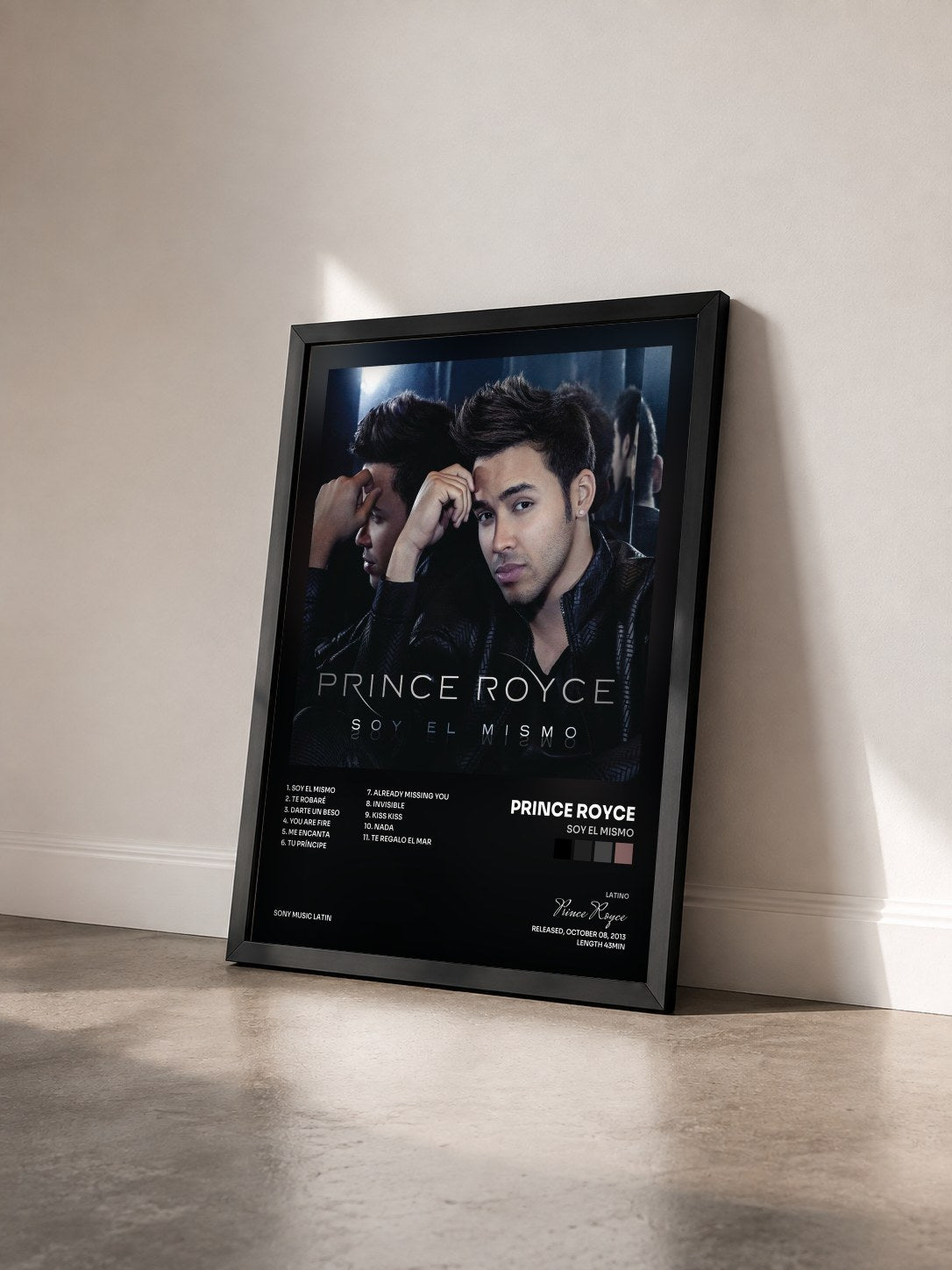 #noir Tableau de l'album Soy el Mismo de Prince Royce vu de trois quarts, cadre noir