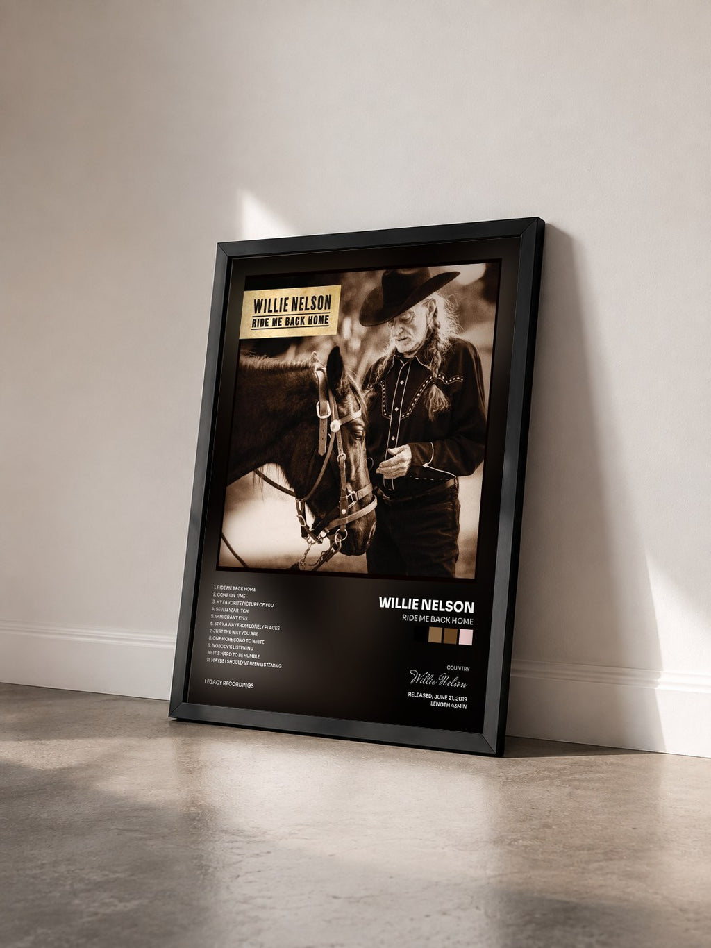 #noir Tableau de l'album Ride Me Back Home de Willie Nelson vu de trois quarts, cadre noir