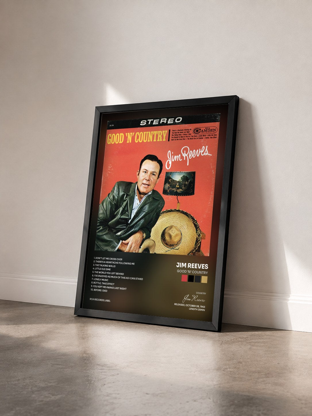 #noir Tableau de l'album Good 'N' Country de Jim Reeves vu de trois quarts, cadre noir