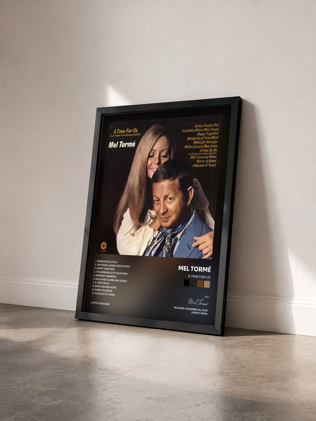 #noir Tableau de l'album A Time For Us de Mel Tormé vu de trois quarts, cadre noir