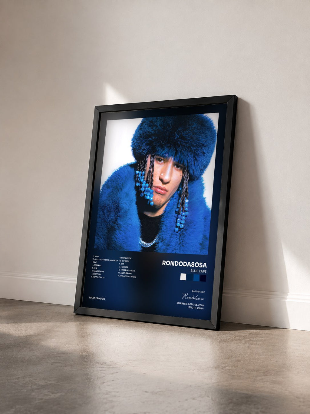 #noir Tableau de l'album BLUE TAPE de Rondodasosa vu de trois quarts, cadre noir