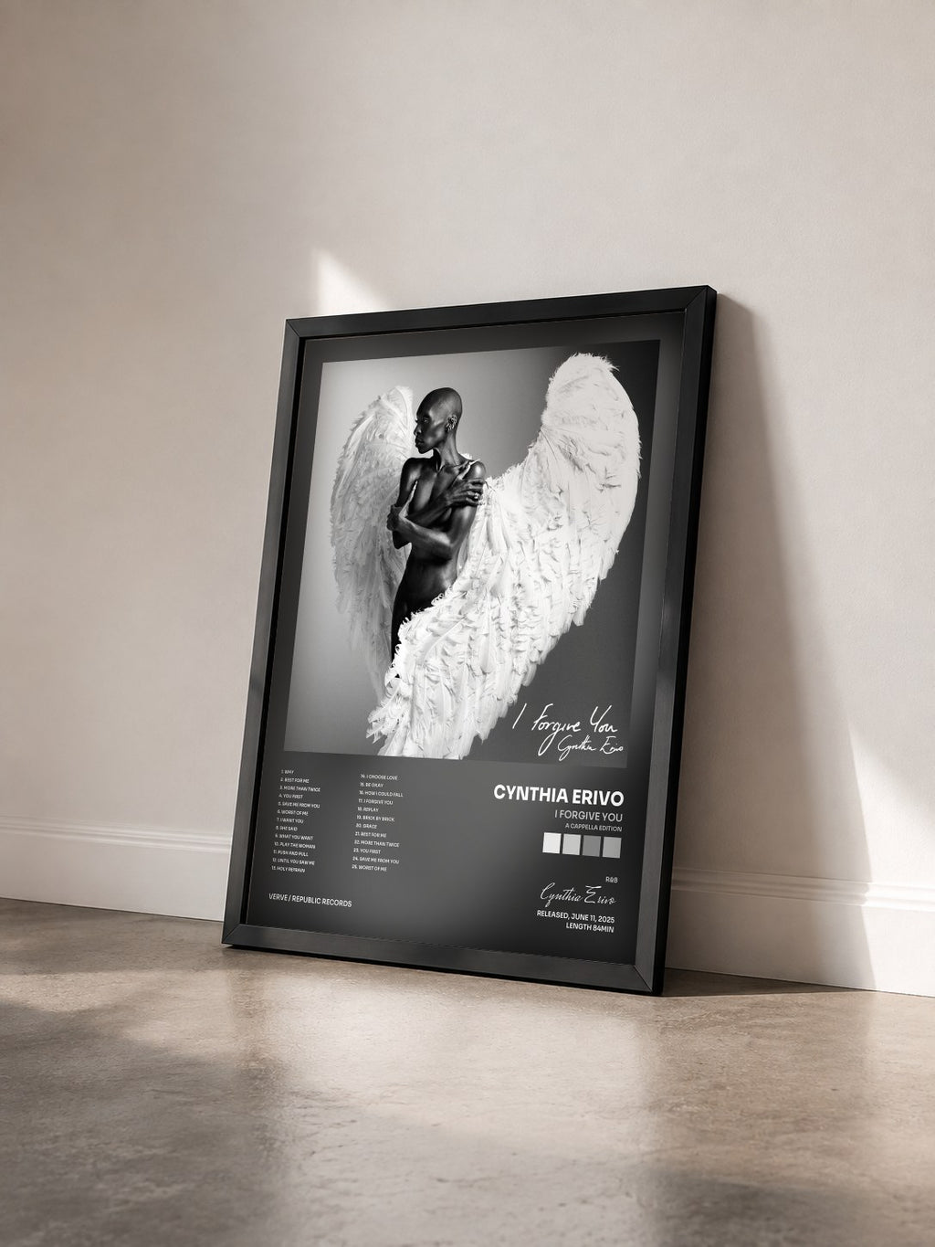 #noir Tableau de l'album I Forgive You (A Cappella Edition) de Cynthia Erivo vu de trois quarts, cadre noir