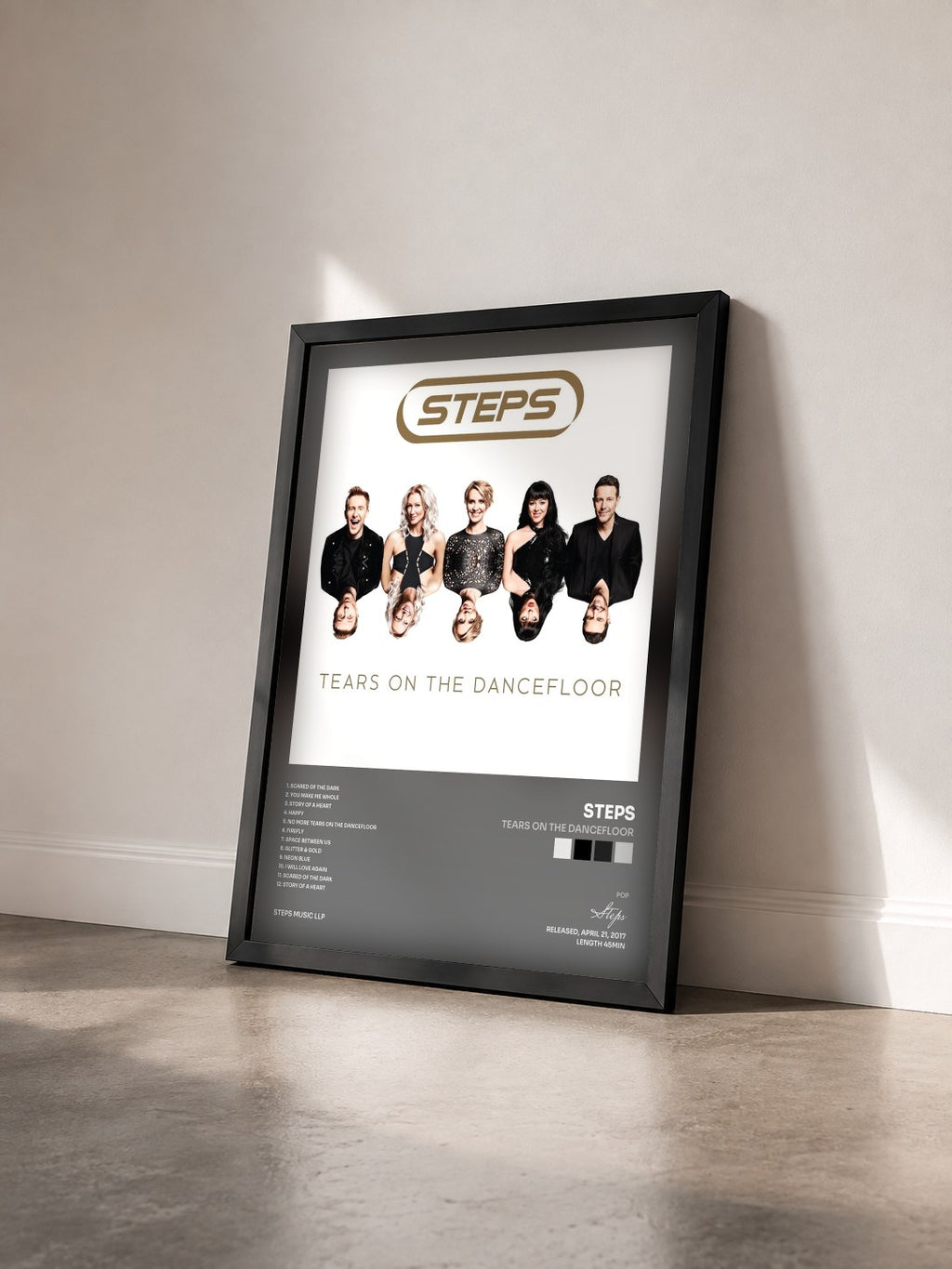 #noir Tableau de l'album Tears On The Dancefloor de Steps vu de trois quarts, cadre noir