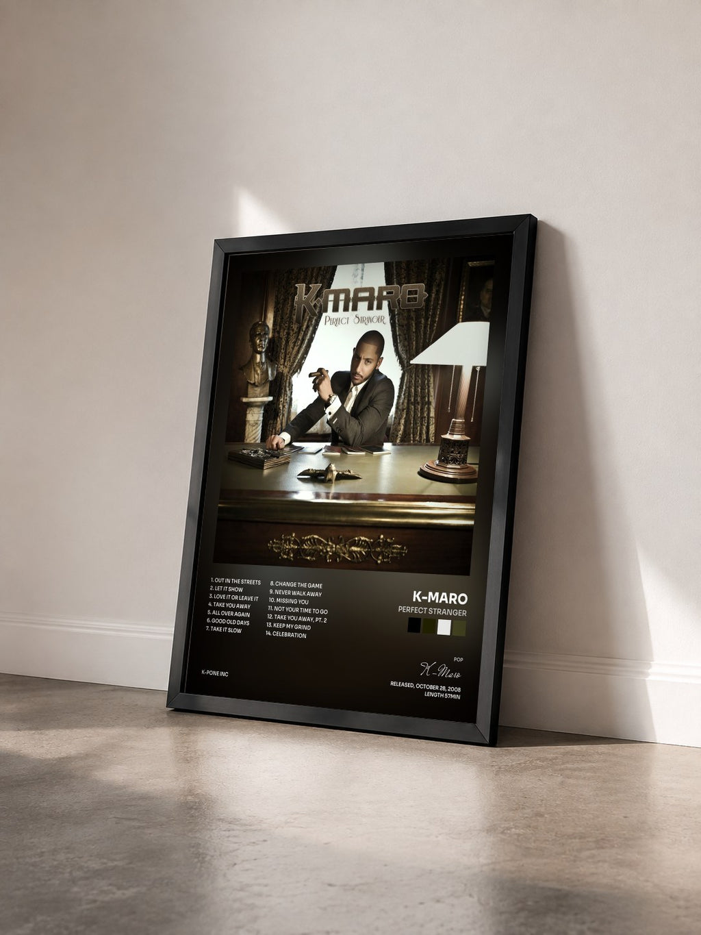 #noir Tableau de l'album Perfect Stranger de K-Maro vu de trois quarts, cadre noir