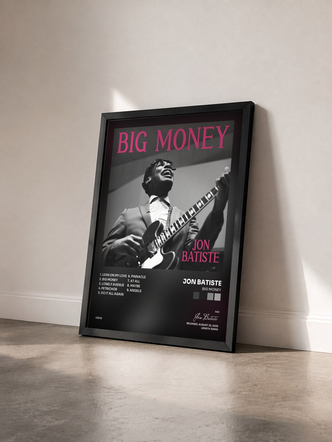 #noir Tableau de l'album BIG MONEY de Jon Batiste vu de trois quarts, cadre noir