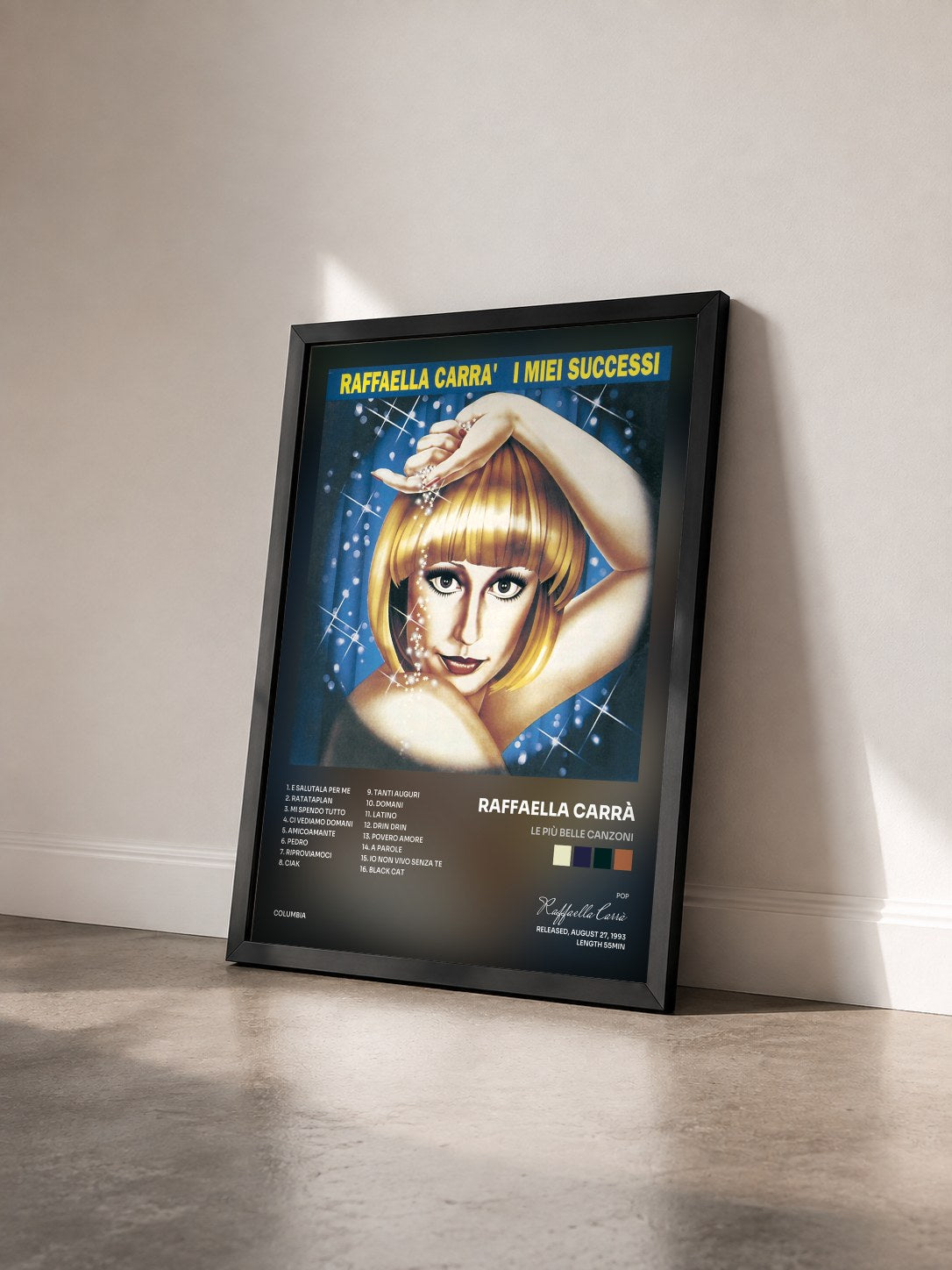 #noir Tableau de l'album Le Più Belle Canzoni de Raffaella Carrà vu de trois quarts, cadre noir