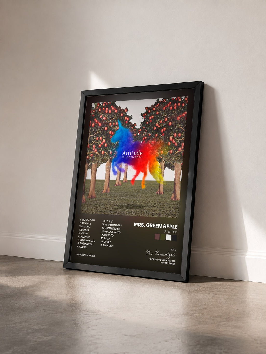 #noir Tableau de l'album Attitude de Mrs. Green Apple vu de trois quarts, cadre noir