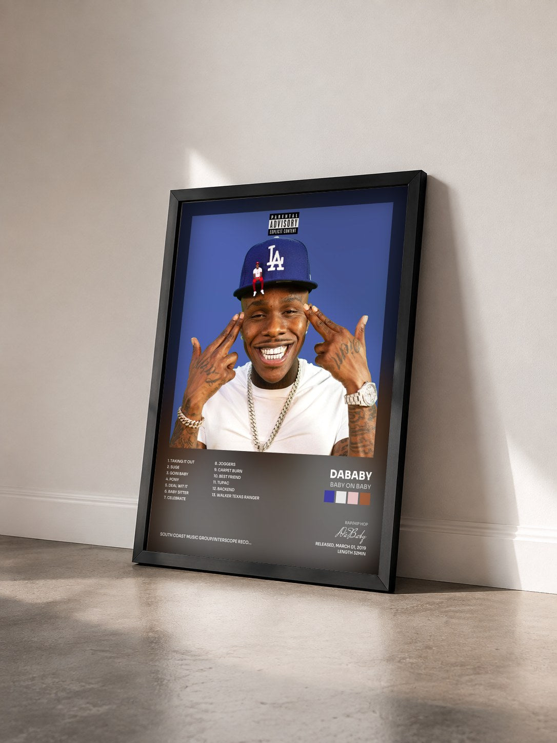#noir Tableau de l'album Baby On Baby de DaBaby vu de trois quarts, cadre noir