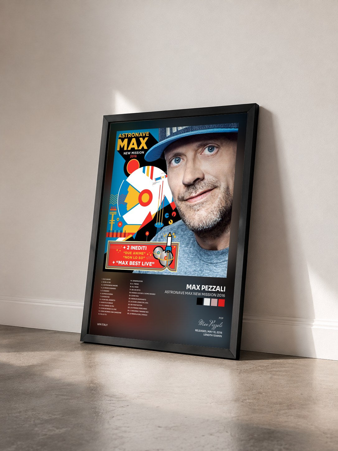 #noir Tableau de l'album Astronave Max New Mission 2016 de Max Pezzali vu de trois quarts, cadre noir