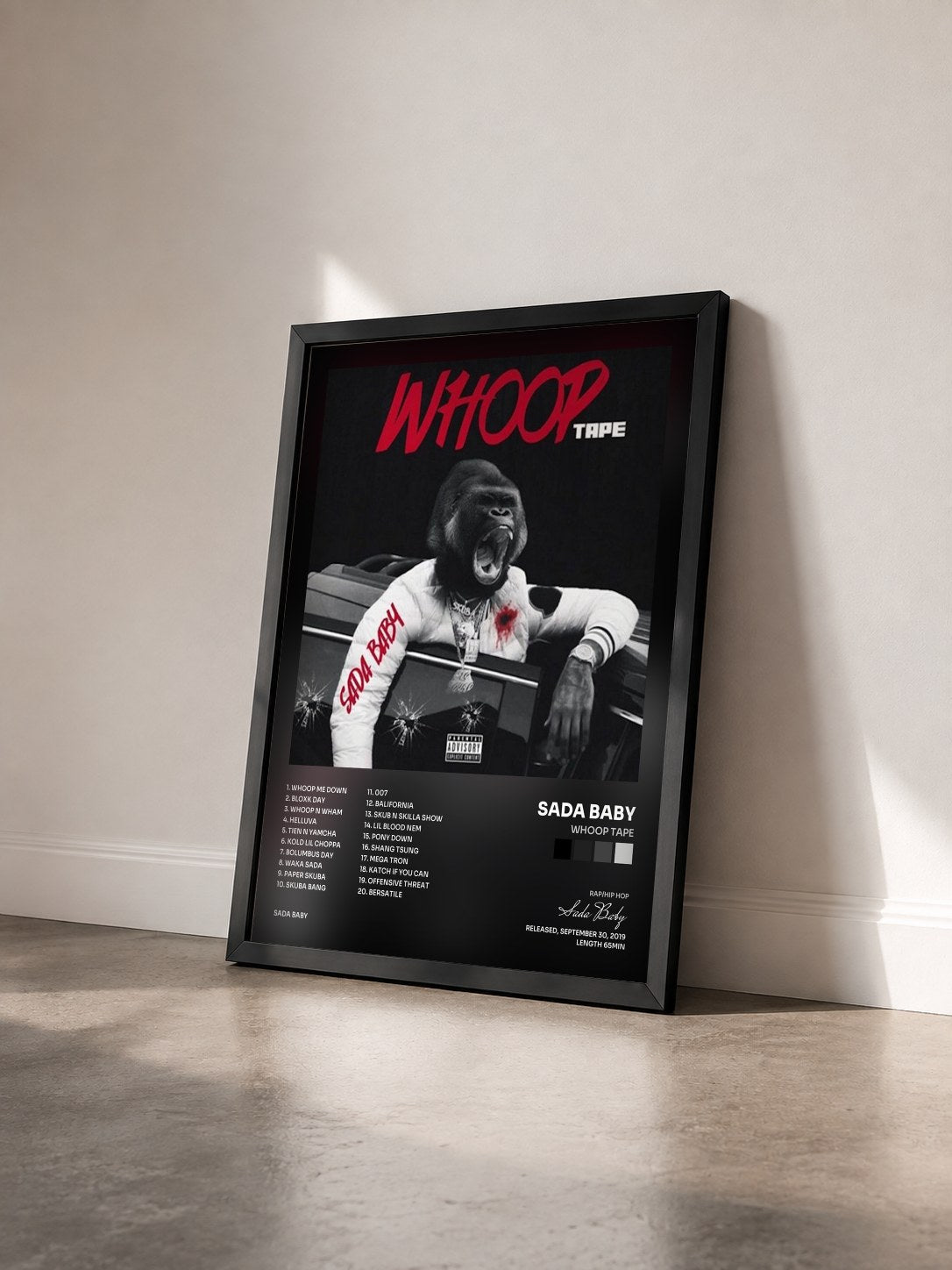 #noir Tableau de l'album Whoop Tape de Sada Baby vu de trois quarts, cadre noir