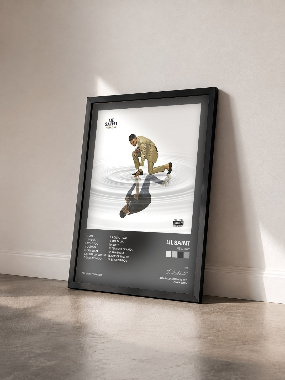 #noir Tableau de l'album New Day de Lil Saint vu de trois quarts, cadre noir
