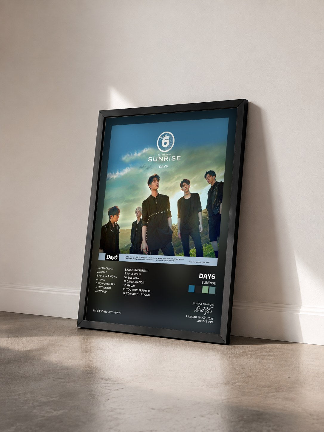 #noir Tableau de l'album SUNRISE de DAY6  vu de trois quarts, cadre noir