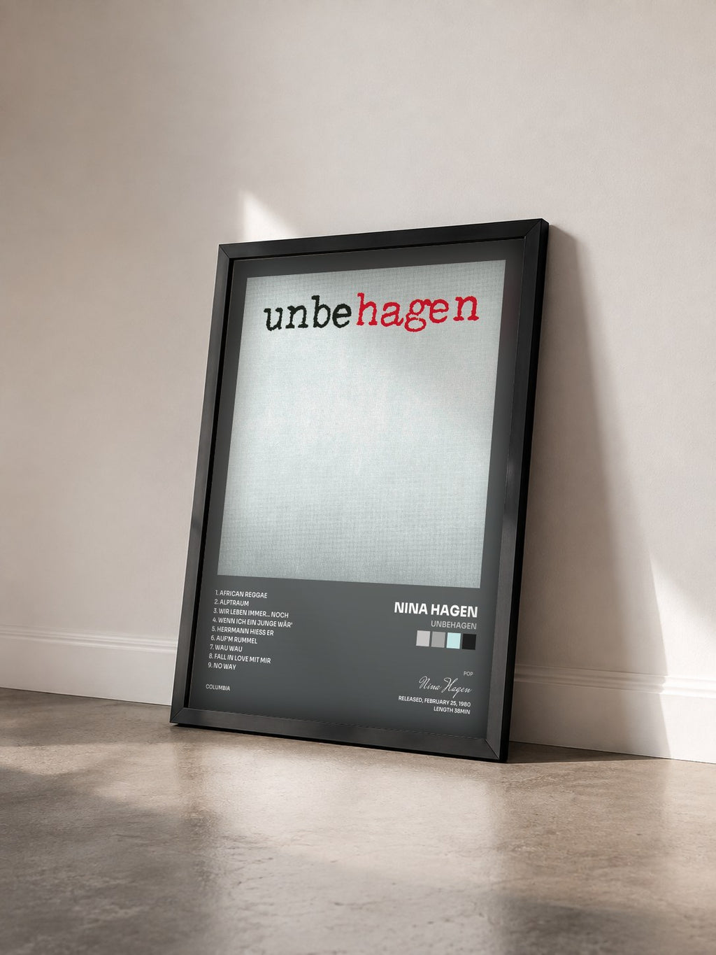 #noir Tableau de l'album Unbehagen de Nina Hagen vu de trois quarts, cadre noir