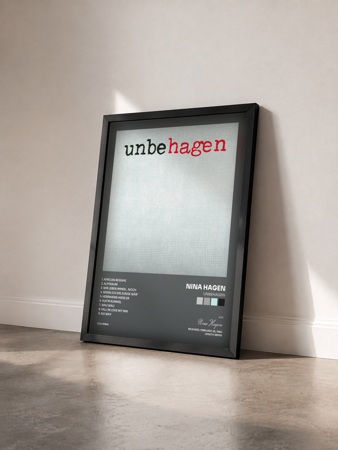 #noir Tableau de l'album Unbehagen de Nina Hagen vu de trois quarts, cadre noir