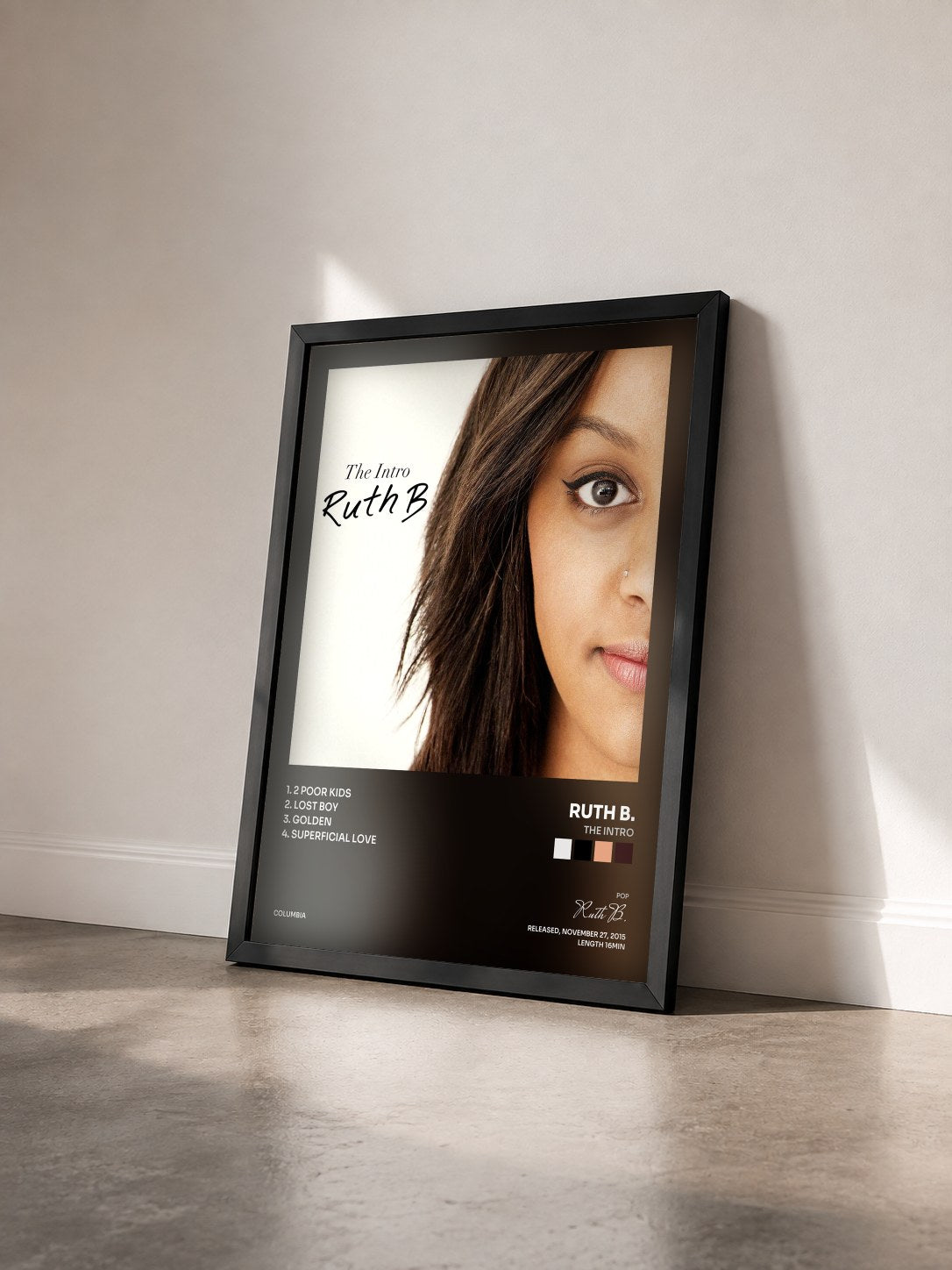 #noir Tableau de l'album The Intro de Ruth B. vu de trois quarts, cadre noir