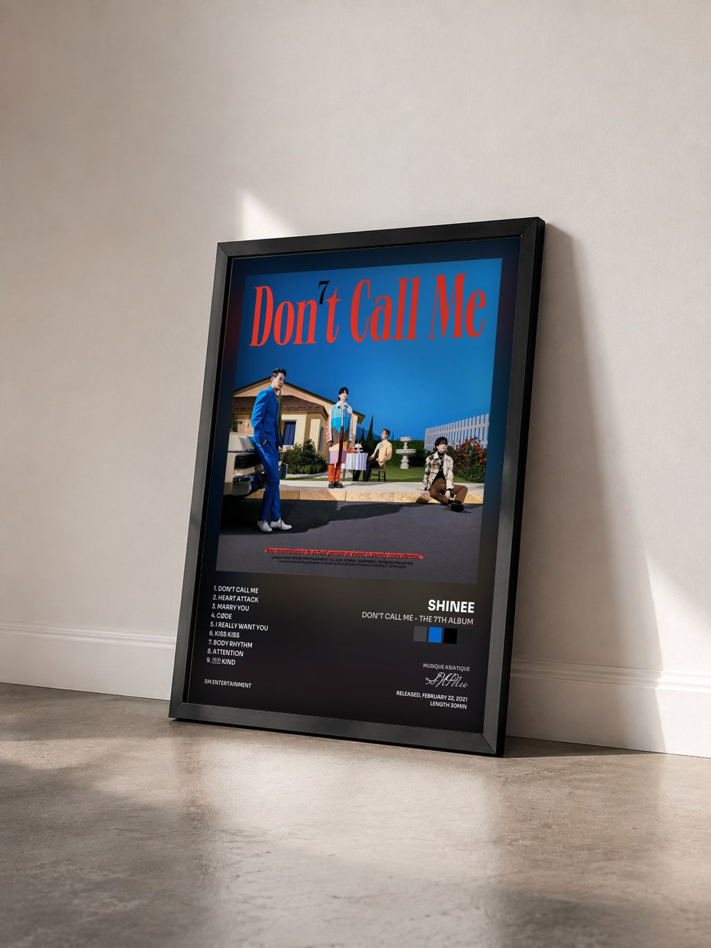 #noir Tableau de l'album Don't Call Me - The 7th Album de SHINee vu de trois quarts, cadre noir