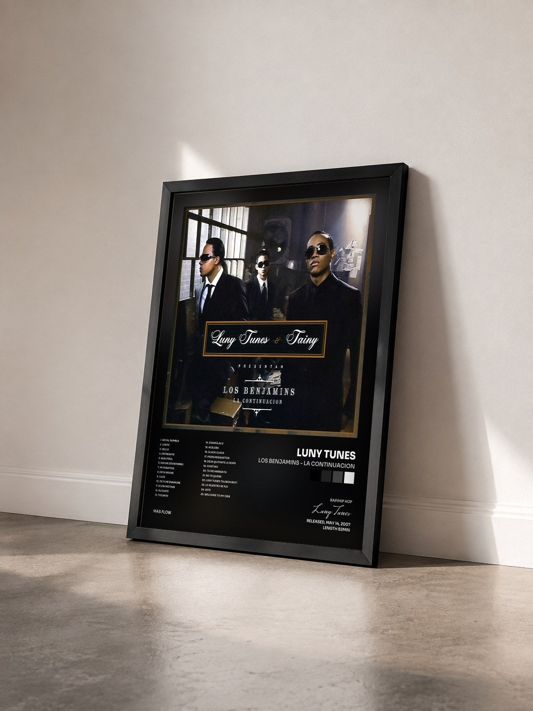 #noir Tableau de l'album Los Benjamins - La Continuacion de Luny Tunes vu de trois quarts, cadre noir