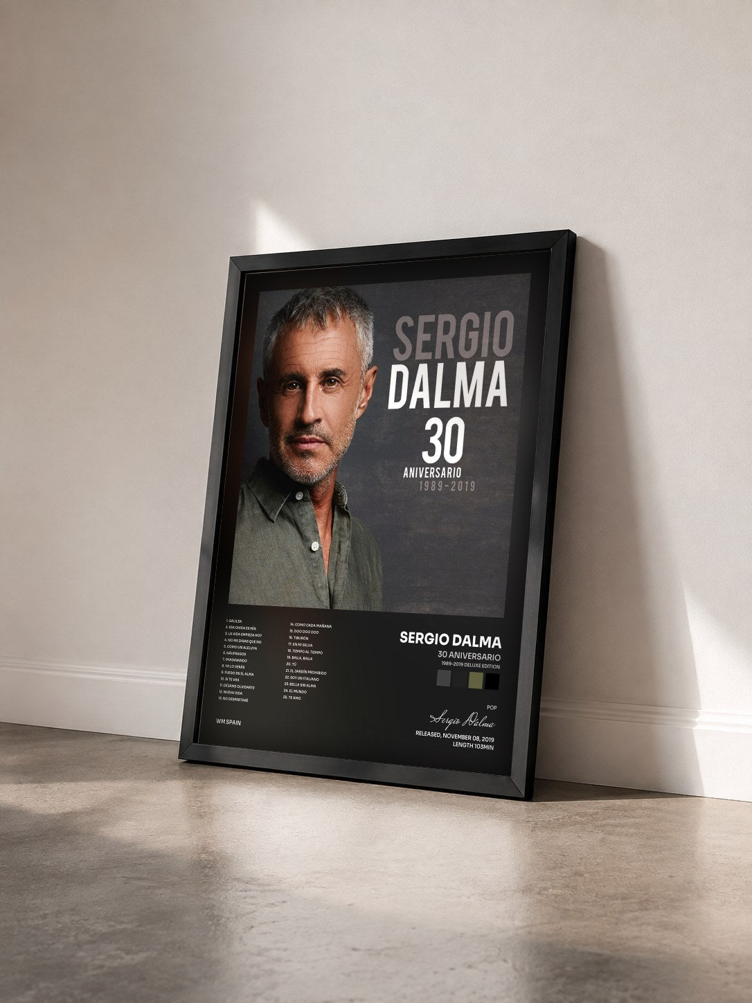 #noir Tableau de l'album 30 Aniversario (1989-2019 Deluxe Edition) de Sergio Dalma vu de trois quarts, cadre noir