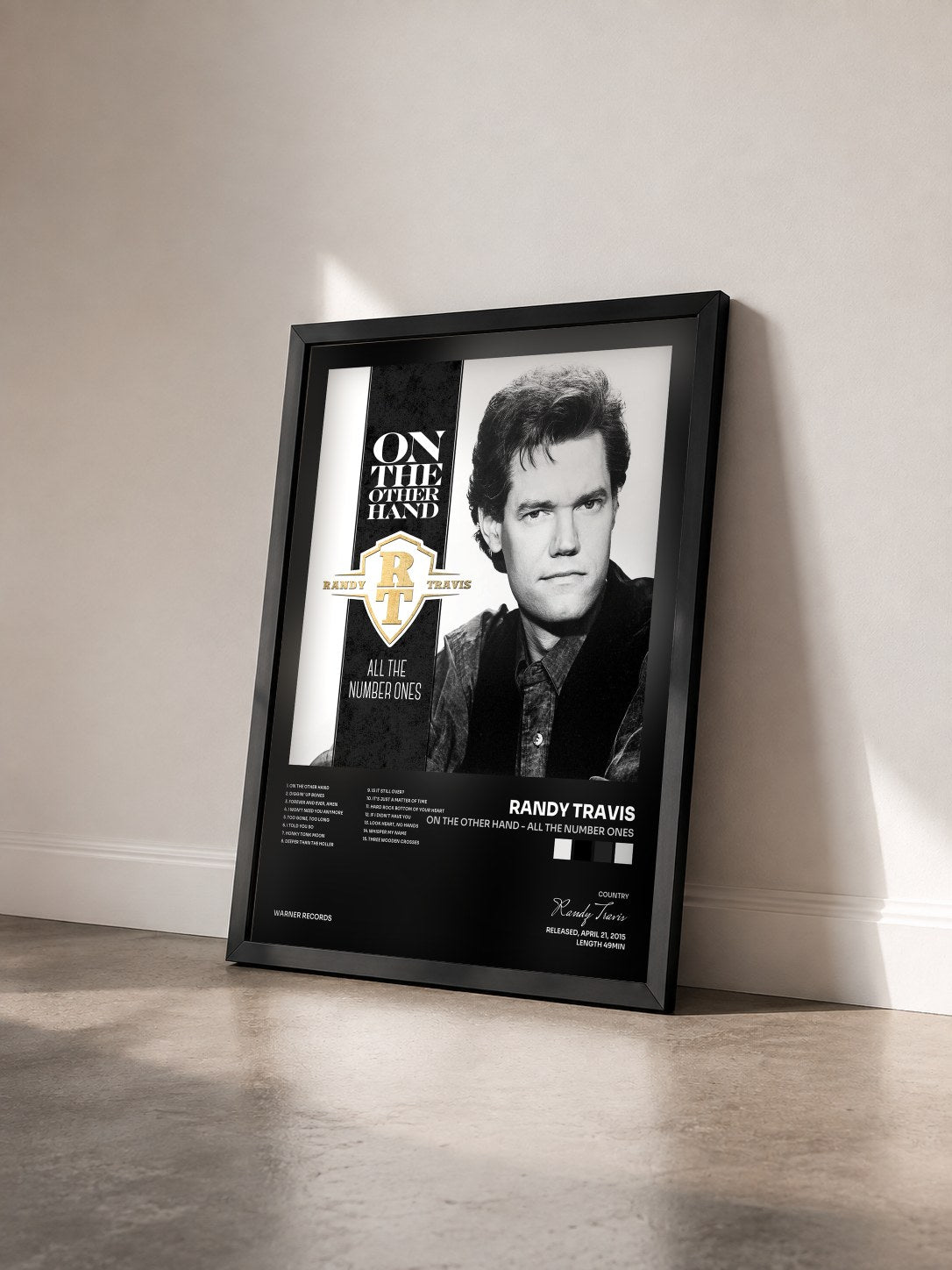 #noir Tableau de l'album On the Other Hand - All the Number Ones de Randy Travis vu de trois quarts, cadre noir