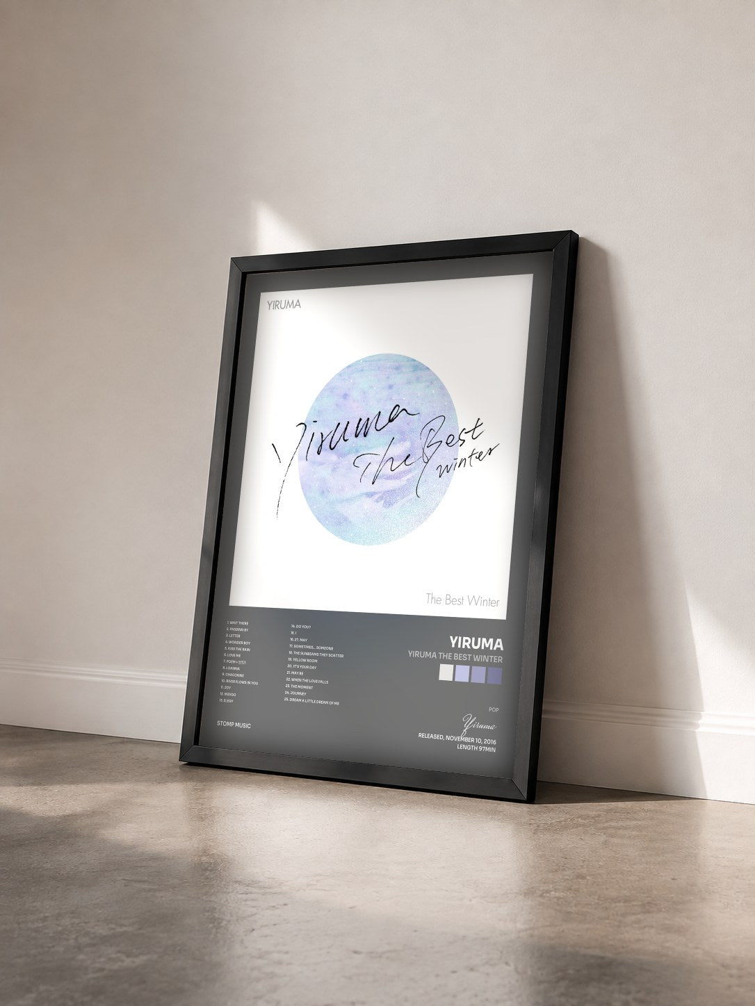 #noir Tableau de l'album Yiruma The Best Winter de Yiruma vu de trois quarts, cadre noir