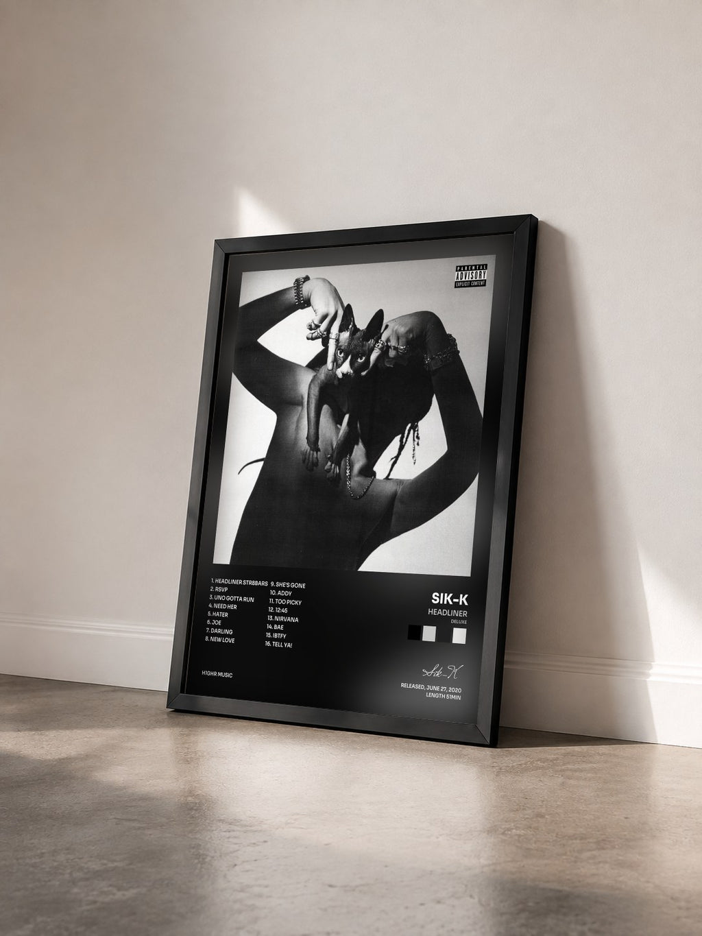 #noir Tableau de l'album HEADLINER (Deluxe) de Sik-K vu de trois quarts, cadre noir