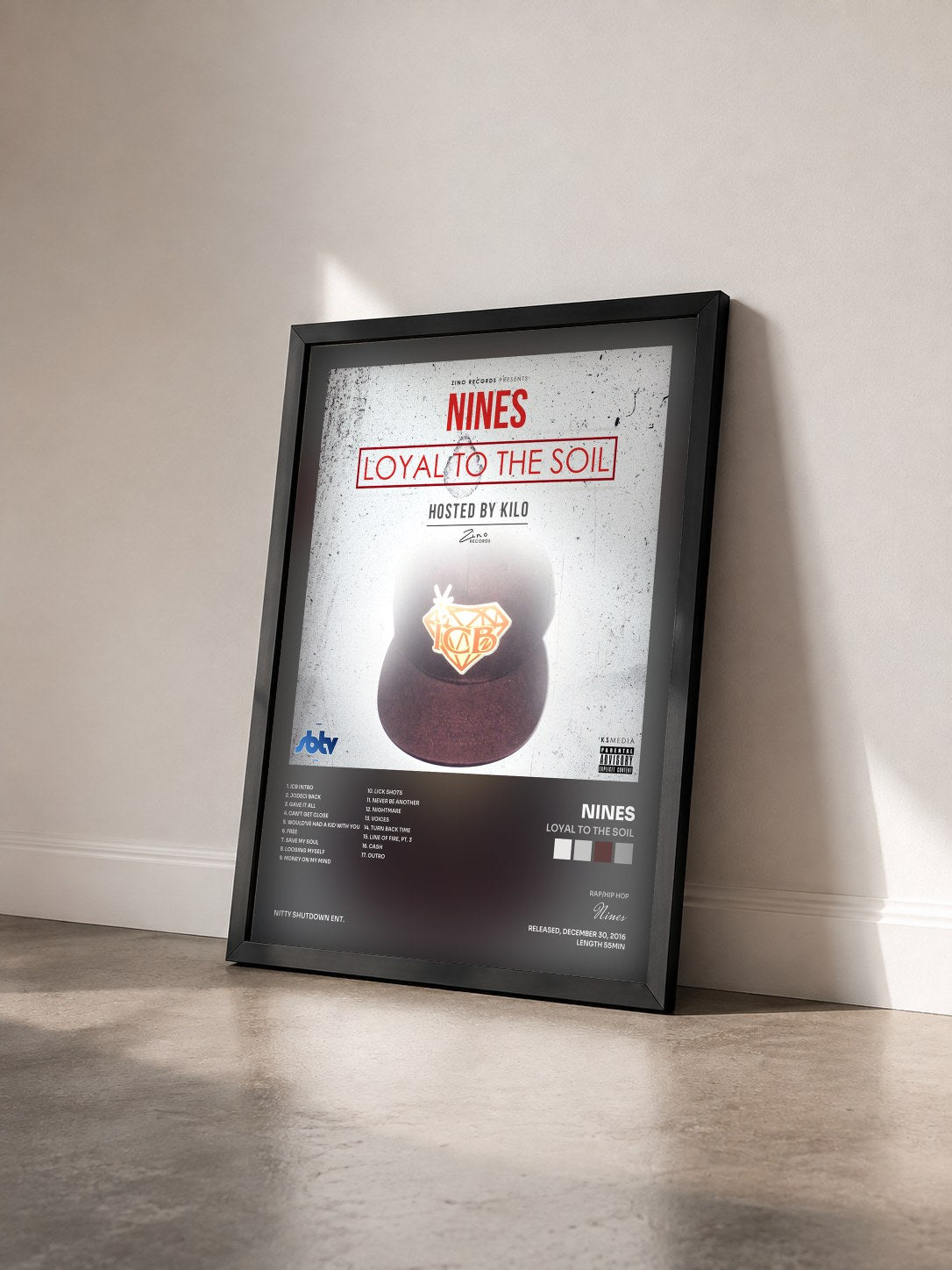 #noir Tableau de l'album Loyal to the Soil de Nines vu de trois quarts, cadre noir