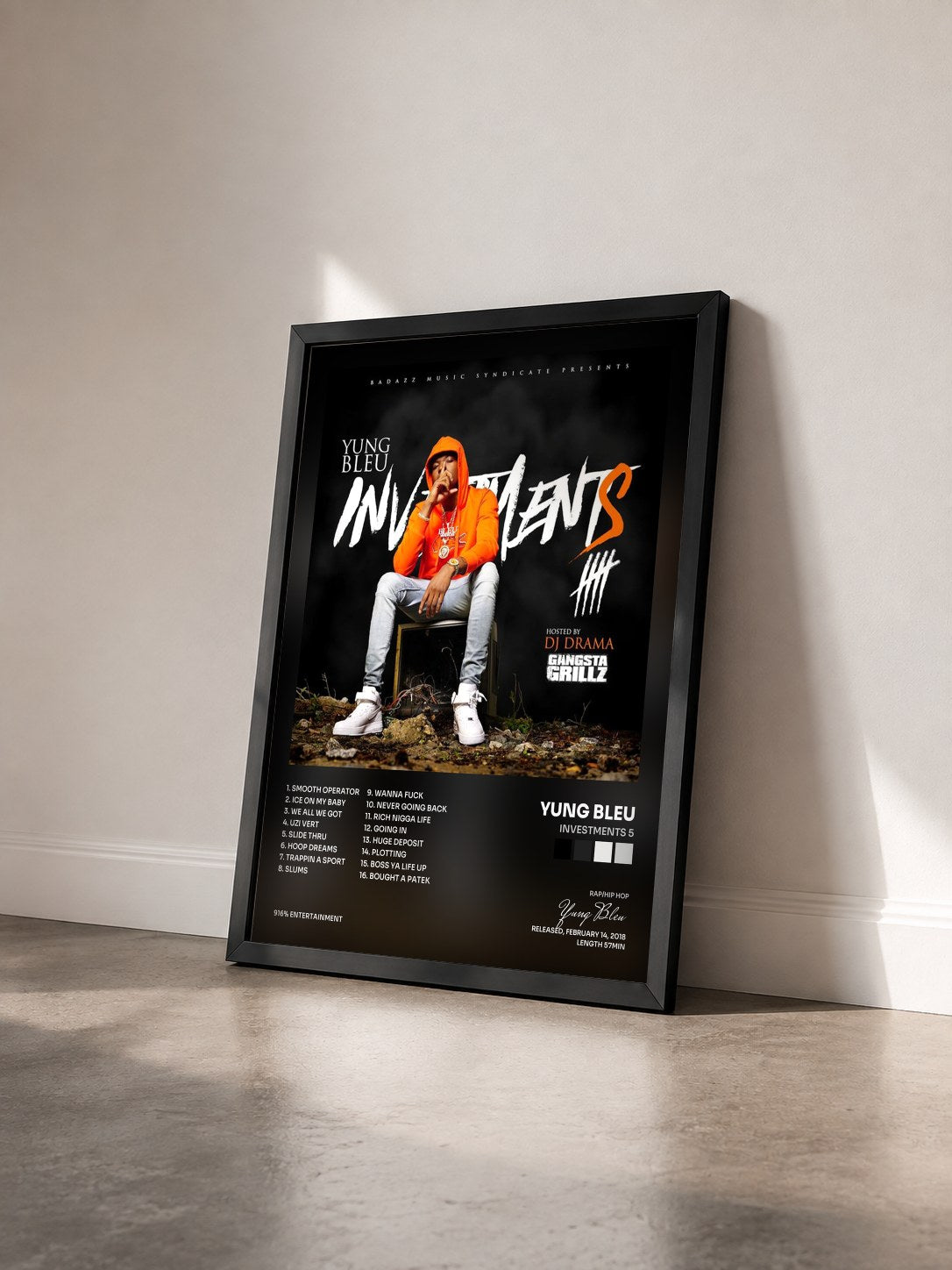 #noir Tableau de l'album Investments 5 de Yung Bleu vu de trois quarts, cadre noir