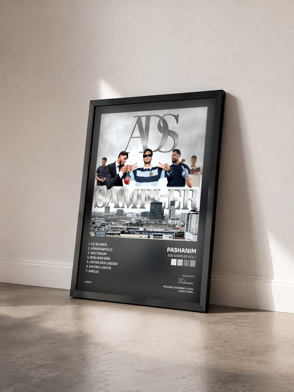 #noir Tableau de l'album ADS Sampler vol.1 de Pashanim vu de trois quarts, cadre noir
