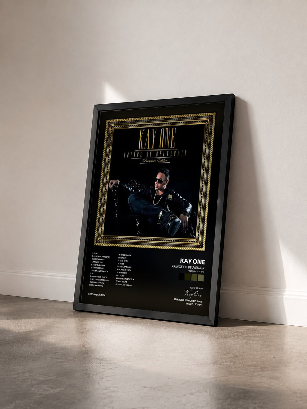 #noir Tableau de l'album Prince of Belvedair (Premium Edition) de Kay One vu de trois quarts, cadre noir