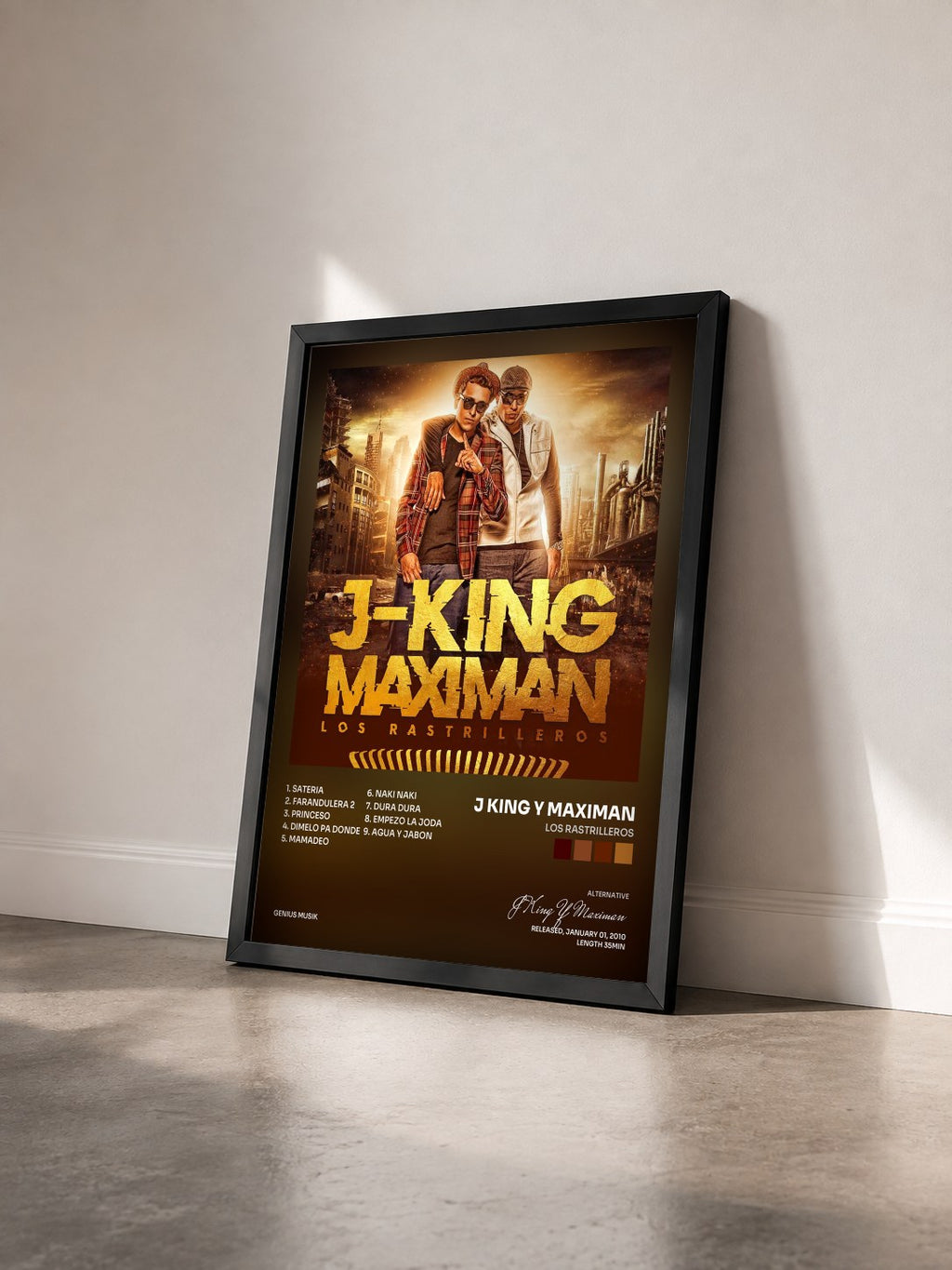 #noir Tableau de l'album Los Rastrilleros de J King Y Maximan vu de trois quarts, cadre noir