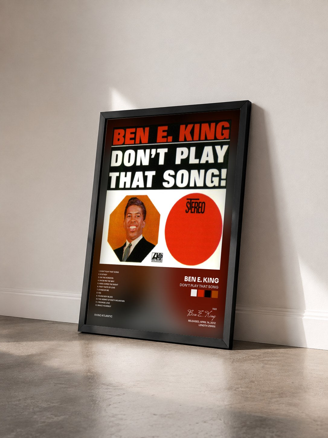 #noir Tableau de l'album Don't Play That Song de Ben E. King vu de trois quarts, cadre noir