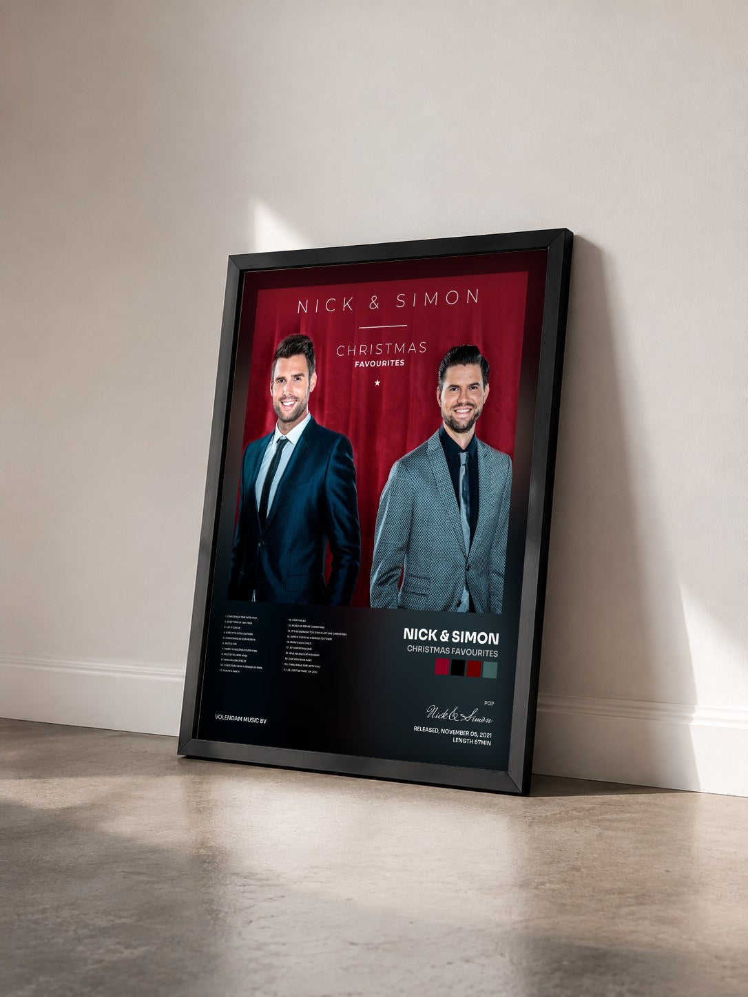 #noir Tableau de l'album Christmas Favourites de Nick & Simon vu de trois quarts, cadre noir