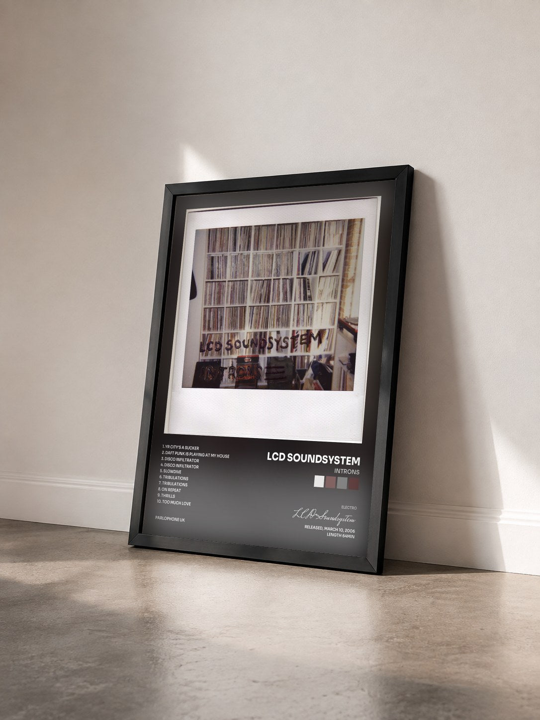 #noir Tableau de l'album Introns de LCD Soundsystem vu de trois quarts, cadre noir