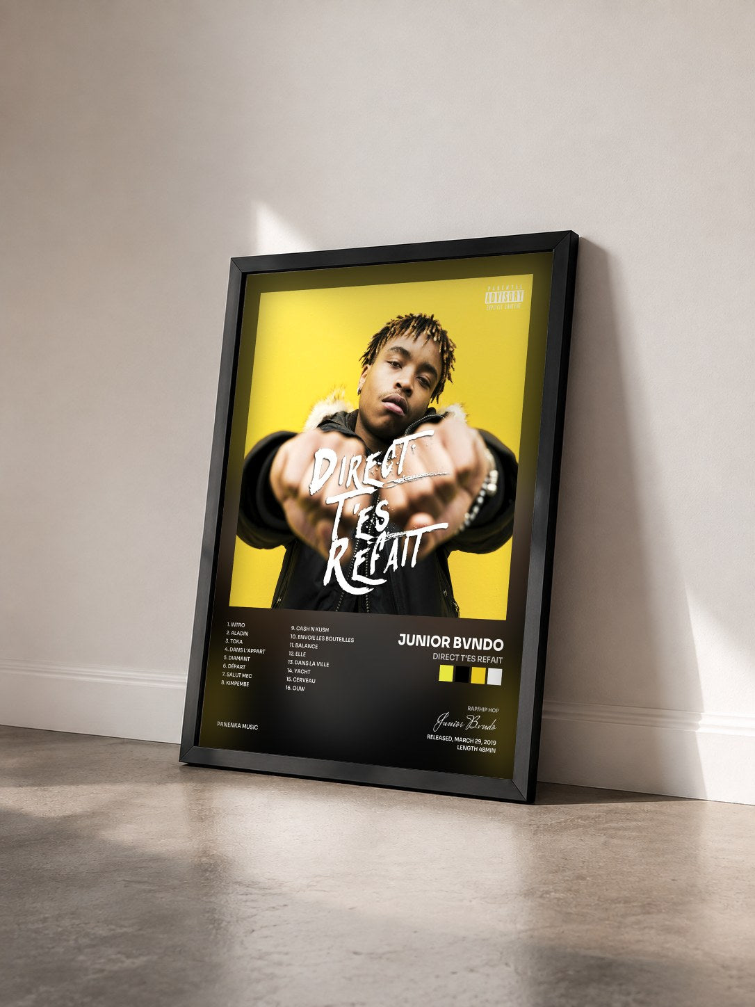 #noir Tableau de l'album Direct T'es Refait de Junior Bvndo vu de trois quarts, cadre noir