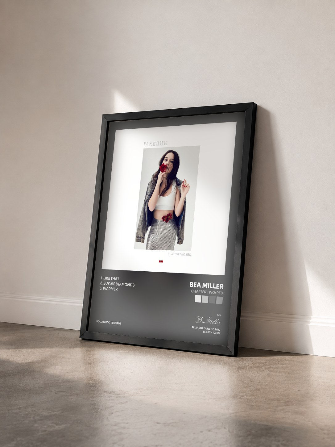 #noir Tableau de l'album chapter two: red de Bea Miller vu de trois quarts, cadre noir