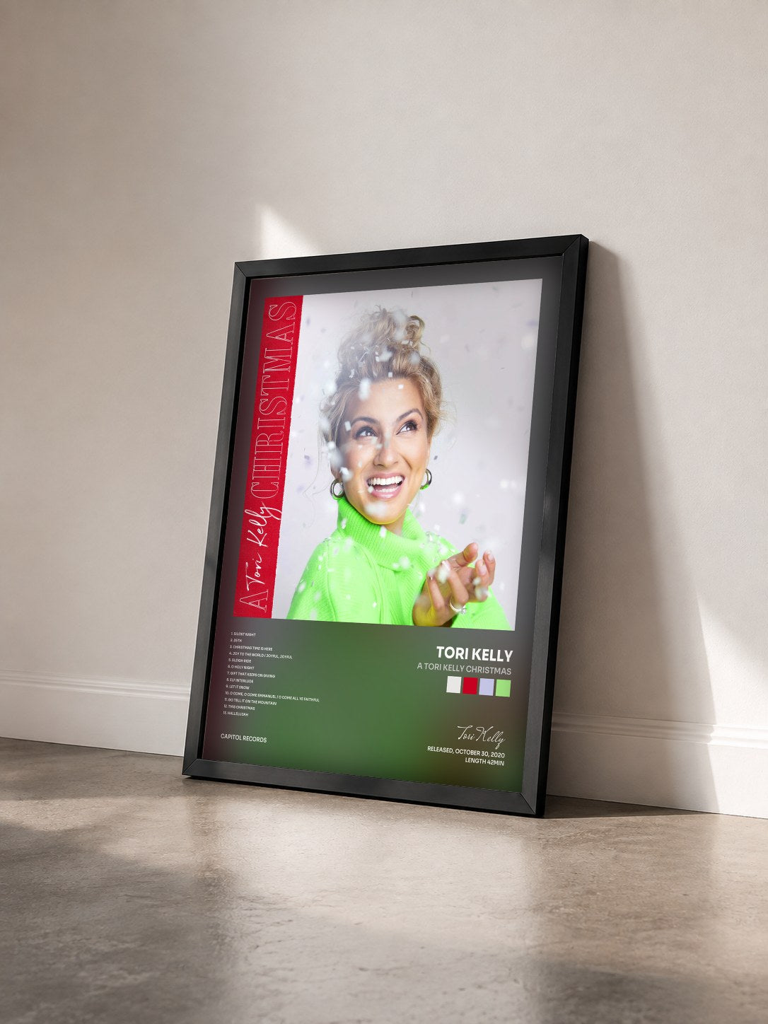 #noir Tableau de l'album A Tori Kelly Christmas de Tori Kelly vu de trois quarts, cadre noir