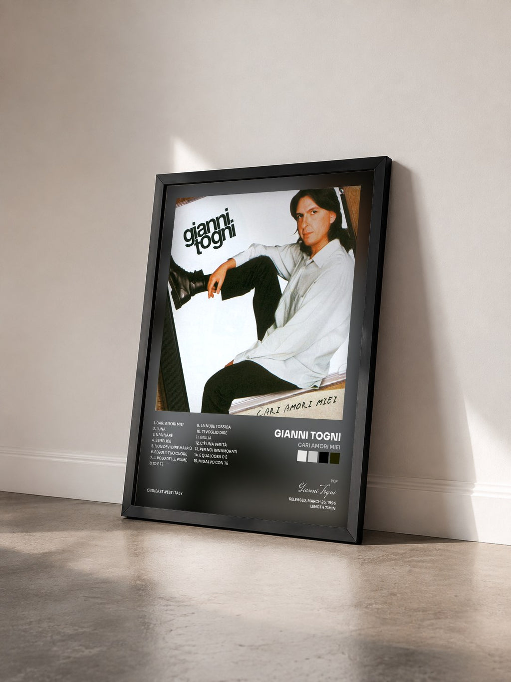 #noir Tableau de l'album Cari Amori Miei de Gianni Togni vu de trois quarts, cadre noir
